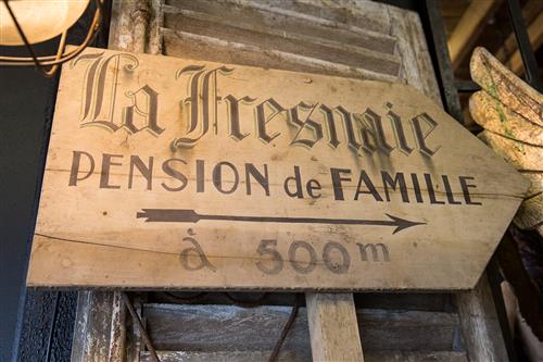 French 'Guesthouse' Sign